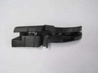 8R0807277 - Audı Q5- 10/12; Ön Tampon Alt Bağlantı Braketi Sağ (Plastik) (Tw)