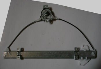 Hyundaı Atos- 98/01; Ön Cam Krikosu Sağ Manuel (hushan) - 82402-02000