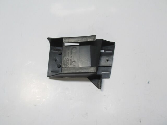 51118122576 - Bmw 3 Serı- E36- Sd/Coupe- 91/98; Ön Tampon İç Bağlantı Braketi Sağ (Yan Kulağa Takılan)(Plastik)(Tw