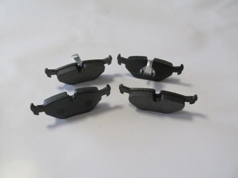 Bmw 5 Serı- E39- 96/00; Arka Fren Balatası (kablosuz)(disk) (121,9x45x16,5/123,1x45x16,5)(bramax) - 34211163395