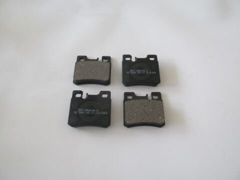A0024200120 - Mercedes C Class- W202- 93/99; Arka Fren Balatası (Kablosuz)(Disk) (61,8X58,1X13,5)(Bramax)
