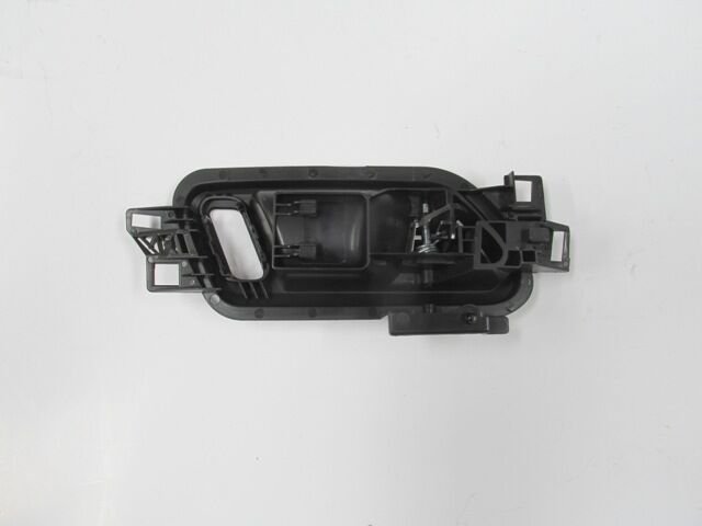 2H0837113Dubn - Volkswagen Amarok- 11/16; Ön Kapı İç Açma Kolu Sol Siyah (Elceği Gümüş Gri) (Hushan)