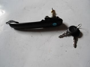 6N0837207A - Volkswagen Caddy- 96/03; Ön Kapı Dış Açma Kolu Sağ/Sol Aynı (Adet) Siyah (Şifreli Ve Anahtarlı)