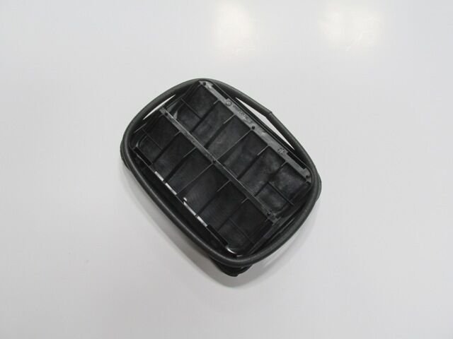 7700838358 - Renault Fluence- 09/16; Bagaj Havalandırma Plastiği