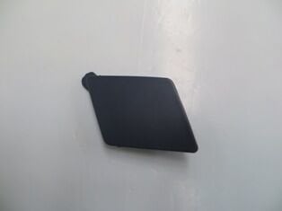 51117246868 - Bmw 5 Serı- F10- 10/16; Ön Tampon Çeki Demiri Kapağı