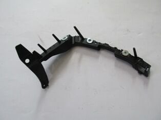 92243313 - Chevrolet Camaro- 10/13; Ön Tampon İç Bağlantı Braketi Sağ (Yan Kulağa Bağlanan)