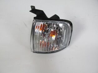 Um47-51-070 - Mazda B2500- Pıck Up- 04/06; Ön Sinyal Sol Beyaz (Aa Motor)