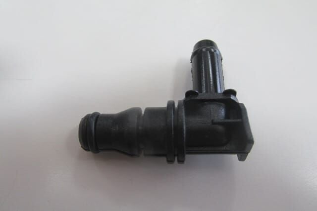 Mercedes E Class- W212- 13/16; Radyatör Yedek Su Deposu Hava Hortum Ucu (rakor) - A2045010925