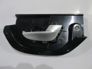 8693725 - Volvo S60- 00/04; Arka Kapı İç Açma Kolu Sağ Siyah (Elceği Gümüş Gri) (Hushan)