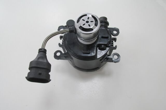 8200074008 - Ford Transıt Connect- 15/18; Sis Lambası Sağ/Sol Aynı (Adet) Led Ampüllü