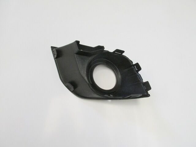 Mıtsubıshı Asx- 17/19; Sis Lamba Kapağı Sağ Sis Delikli (fpı) - 8321A718