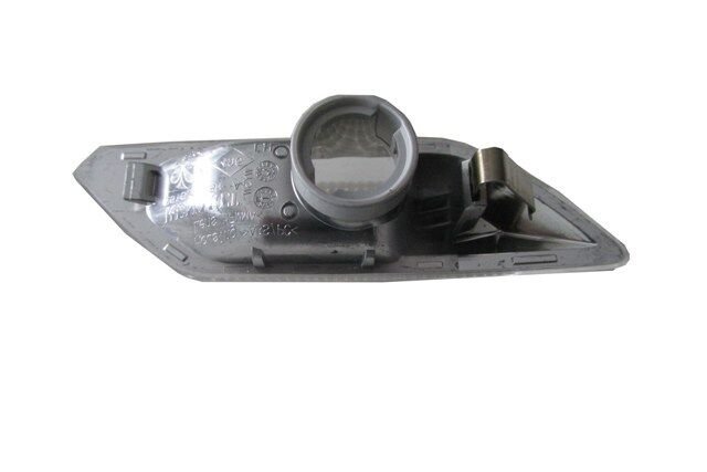Renault Talıant- 21/24; Çamurluk Sinyali Sağ Beyaz - 261612750R