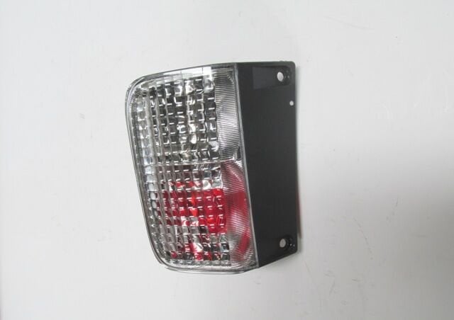Renault Trafıc- 2- 04/14; Arka Sis Lambası Sol Kırmızı/beyaz (pleksan) - 8200968070