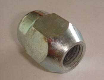 - - Toyota Corolla- Ae101- 93/98; Ön/Arka Somun Sağ/Sol Kapalı Tip (1 Adet)(Fammıze)