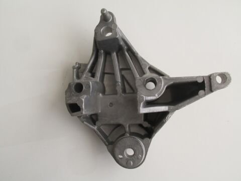 8200101849 - Renault Clıo- 2- Sd- 98/01; Motor Üst Bağlantı Kulağı (Takoz) (Alüminyum)