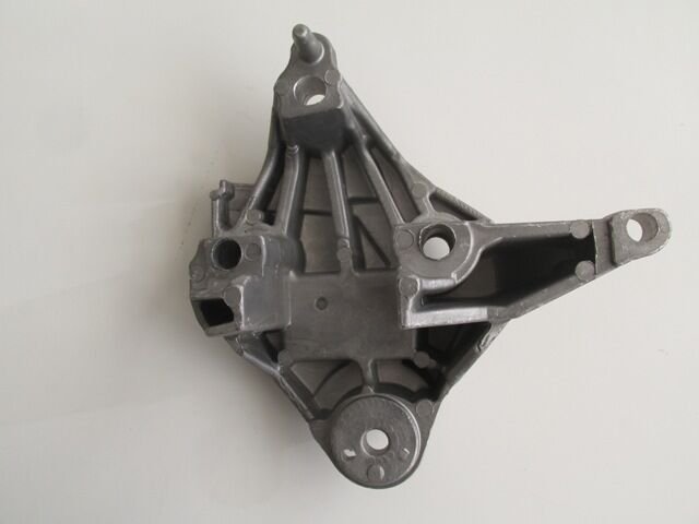 8200101849 - Renault Clıo- 2- Sd/Hb- 02/08; Motor Üst Bağlantı Kulağı (Takoz) (Alüminyum)