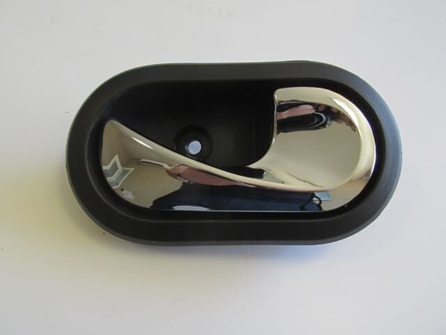 Dacıa Sandero- 09/12; Ön Kapı İç Açma Kolu Sağ Siyah (elceği Nikelajlı) - 806701730R