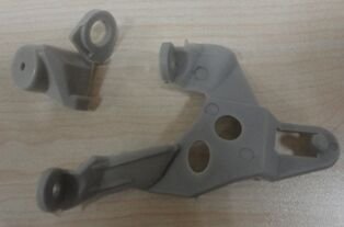 17801-0R030 - Toyota Corolla- Zze121- 02/06; Far Üst Ve Yan Tamir Kiti Sol (Bağlantı Braketi) (2Li Set)