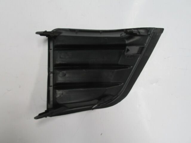81481-02420 - Toyota Corolla- Nde180- 13/16; Sis Lamba Kapağı Sağ Siyah (Sis Deliksiz) (Tw)