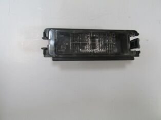 8200957874 - DACIA SANDERO- 13/20; PLAKA LAMBASI (FAMELLA)