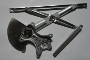 69802-42050 - Toyota Rav4- 01/04; Ön Cam Krikosu Sol Elektrikli/Motorsuz (Hushan)