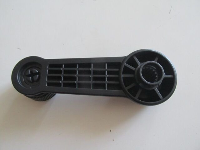 Volkswagen Golf- 3- 92/98; Ön/arka Cam Açma Kolu Sağ/sol Aynı (adet) (frezesi Metal) - 82630-33001