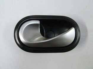 Renault Symbol- Thalıa- Sd- 09/12; Ön Kapı İç Açma Kolu Sol Siyah (mat Nikelaj) - 8200735219