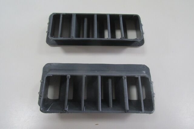 701819071 - Volkswagen Transporter- T4- 02/03; Ön Göğüs Cam Havalandırma Izgarası Sağ/Sol Set (2 Parça)