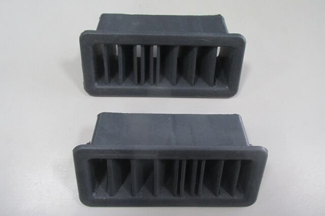 701819071 - Volkswagen Transporter- T4- 96/01; Ön Göğüs Cam Havalandırma Izgarası Sağ/Sol Set (2 Parça)