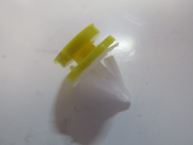 Unıversal Unıversal-; Kapı Döşeme Klipsi (renault/dacıa) - 7703077354