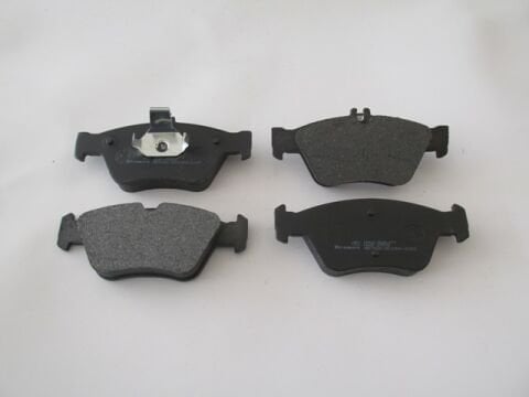 A0024204420 - Mercedes S Class- R170- 98/99; Ön Fren Balatası (Kablosuz)Disk)150,2X66,3X18,5/151,2X60,8X18,5)(Bram