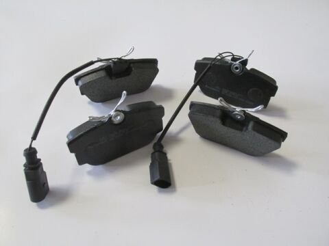 7D0698451B - Volkswagen Transporter- T4- 02/03; Arka Fren Balatası (2 Kablolu)(Disk)(94,8X51X15,4)(Bramax)