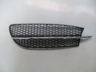 Alfa Romeo 147- 01/05; Ön Tampon Panjuru Sağ Siyah (çıtası Nikelajlı) (tw) - 46840462