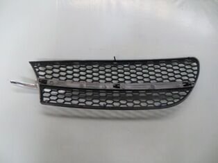 Alfa Romeo 147- 01/05; Ön Tampon Panjuru Sağ Siyah (çıtası Nikelajlı) (tw) - 46840462