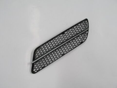 Alfa Romeo 147- 05/09; Ön Tampon Panjuru Sol Siyah (çıtası Gümüş Gri) (tyg) - 156075733