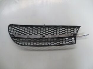 46557854 - Alfa Romeo 147- 01/05; Ön Tampon Panjuru Sol Siyah (Çıtası Nikelajlı) (Tw)