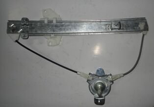 Hyundaı Elantra- 98/01; Ön Cam Krikosu Sol Manuel - 82401-29001