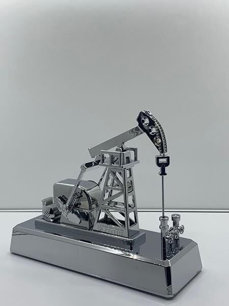 Masa Üstü Plaket Petrol Pompası Hareketli Krom Kaplama Abs 26X22X9Cm 2 Adet Kalem Pille Çalışır Maket