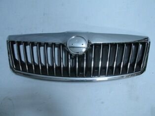 1Z0853668A - Skoda Octavıa- 10/12; Ön Panjur (Nikelaj Çerçeveli/İç Petekleri Siyah/Nikelajlı) (Tw-Y)