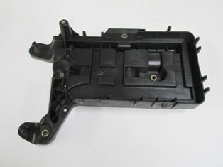 - - Skoda Octavıa- 10/12; Akü Koruma Plastiği (Bfn)