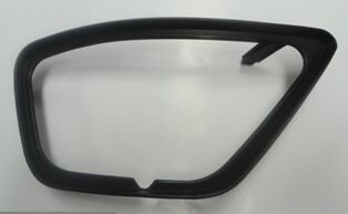 2M51 19952 - Ford Focus- Sd/Hb- 02/05; Sis Lamba Kapağı Sağ Siyah Sis Delikli (Lm)