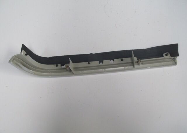 Isuzu Npr- Şampiyon- 97/06; Far Alt Çıtası Sağ Beyaz (çift Teker) (casp) - 897855009-4