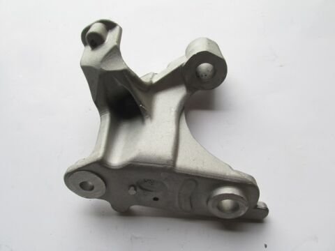 548500910R - Renault Talısman- 21/22; Motor Beşiği Bağlantı Ayağı Sağ (Beşik Darbe Emici) (Alüminyum)