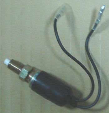 5-82440-0030 - Isuzu Npr- Şampiyon- 97/06; Stop Lambası Müşürü Orj.No:5-82440-0030 (Çift Teker) (Exp)