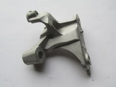 548512672R - Renault Talısman- 16/20; Motor Beşiği Bağlantı Ayağı Sol (Beşik Darbe Emici) (Alüminyum)